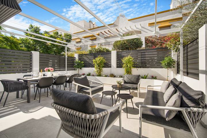 Ferienhaus für 9 Personen, mit Pool und Garten sowie Balkon