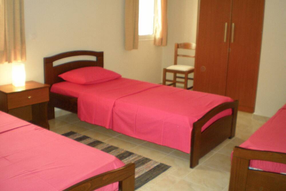 Ganze Wohnung, Sunrise 4 - Beautifully Located Air Conditioned Apartment Above Beach in Xiropigado, Kynouria