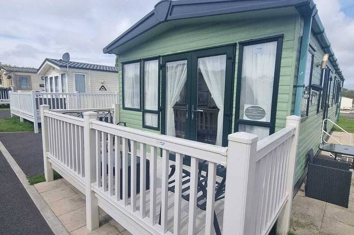Glamping for 6 people, with garden and pool in Blackpool