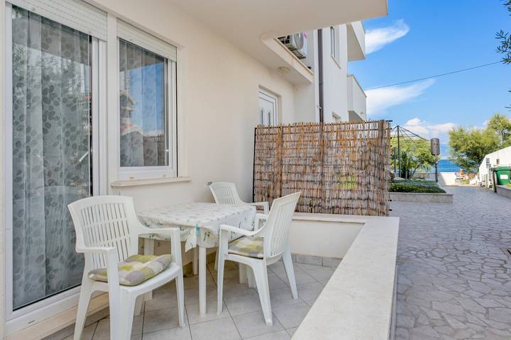 Ganze Wohnung, 1-Zimmer-Ferienwohnung am Strand Slatine, Ciovo A-23332-d in Slatine, Ciovo