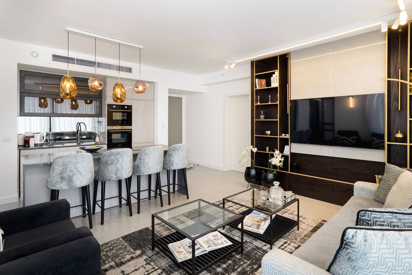 Entire apartment, Mamad High End 2Br with City & Sea View by Feelhome in Tel Aviv, Tel Aviv District