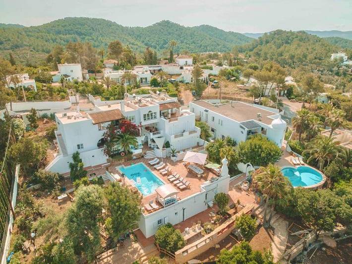 Villa pour 28 personnes, avec Balcon et Terrasse ainsi que Jardin et Piscine à Cala Salada