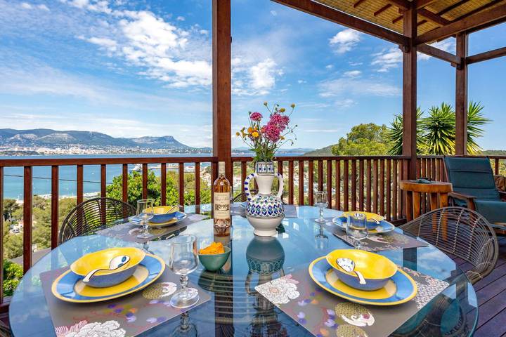 Location de vacances pour 10 personnes, avec jardin et balcon, adapté aux familles à Saint-Mandrier-sur-Mer - 2