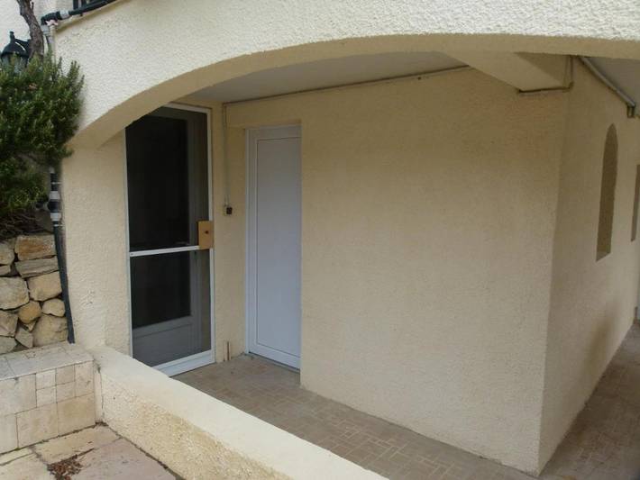 Location de vacances pour 2 personnes, avec piscine et bassin pour enfant ainsi que vue et jardin à Roussas - 3