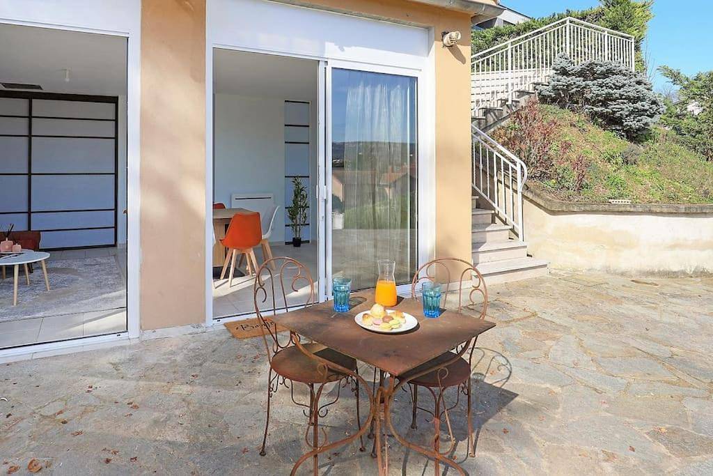 Appartement entier, One-Bedroom Apartment in Albigny-sur-Saône, Lyon et ses environs