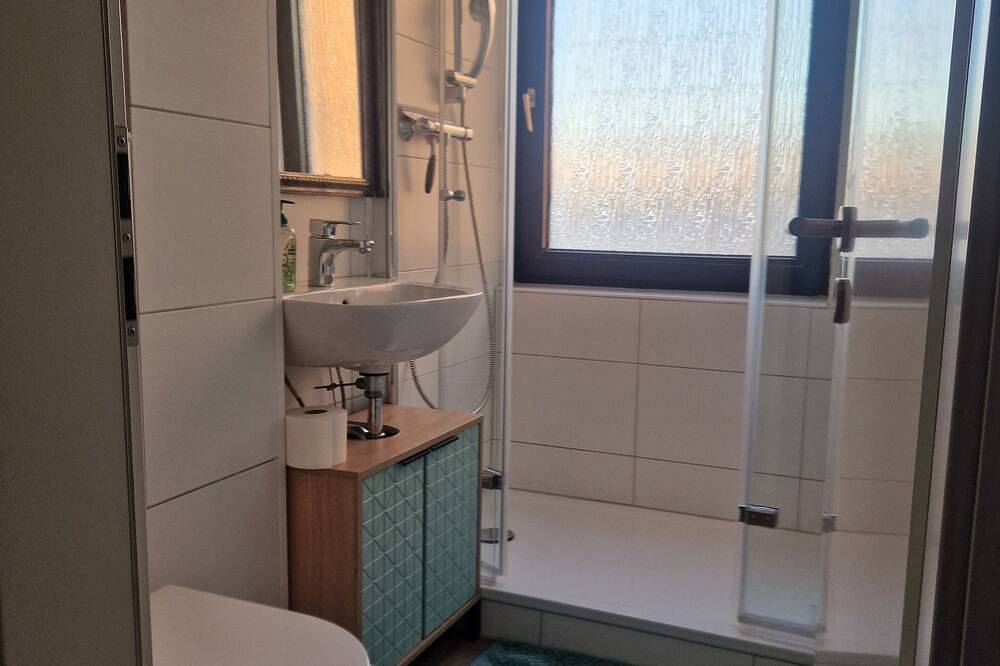 Ganze Wohnung, Zentrales Wohnen für Monteure , Messegäste Oder Durchreisende in Neuss, Düsseldorf und Umgebung