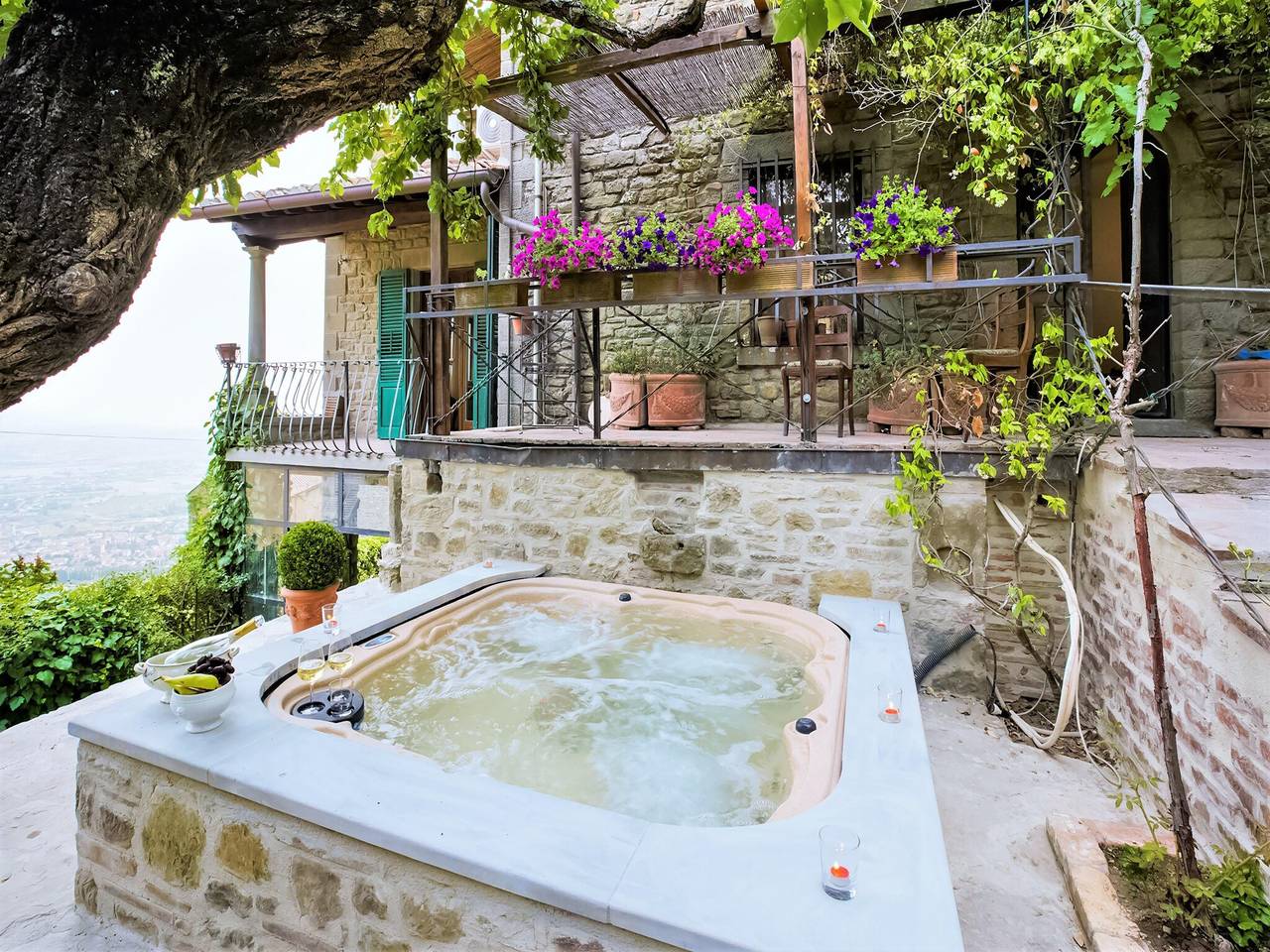 Stone house villa with Spa in Cortona in Cortona, Arezzo Province