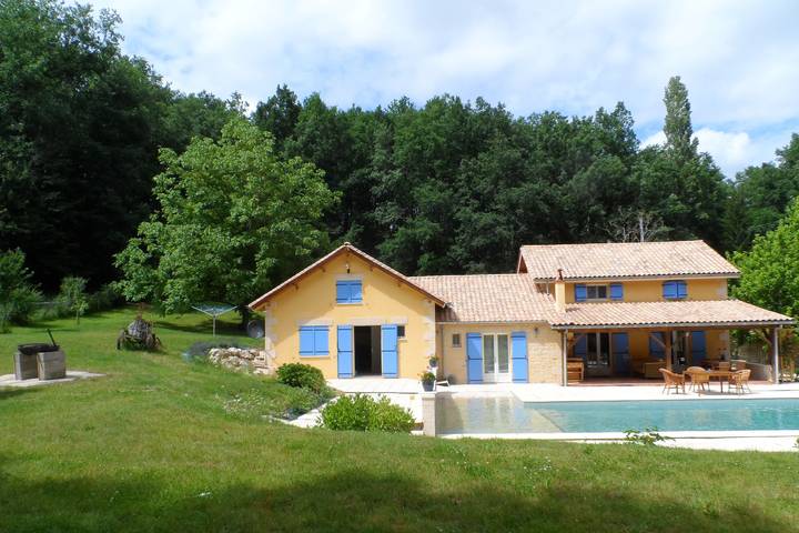 Gîte pour 14 personnes, avec piscine, animaux acceptés