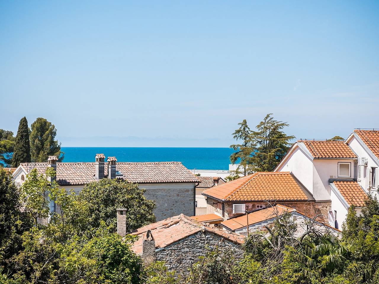 Apartamento entero, Popular fully equipped modern three bedroom apartment in a top location in Porec near the beach and with sea view in Poreč, Region de Porec
