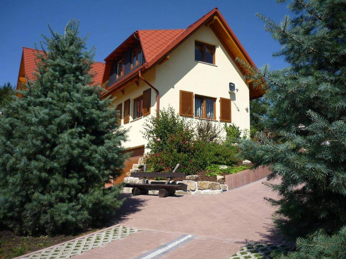 Ganze Wohnung, Apartment with Terrace in Wasungen, Werratal