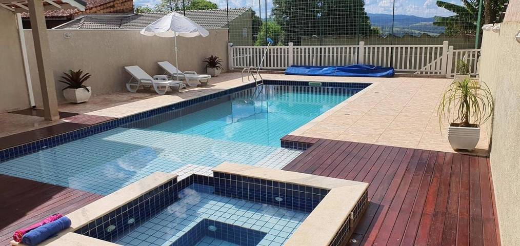 Casas e apartamentos de temporada para 20 pessoas, com jardim e piscina e ainda jacuzzi, adaptado a crianças em Atibaia