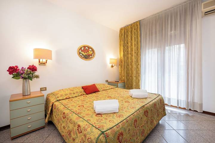 Camelia Rooms en Venecia cerca de la estación de tren de Mestre -24 habitaciones in Mestre, Venecia