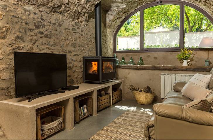 Casa di campagna 'Can Bonet - La Volta' con piscina condivisa, Wi-Fi e aria condizionata in Sant Martí Vell, Gironès