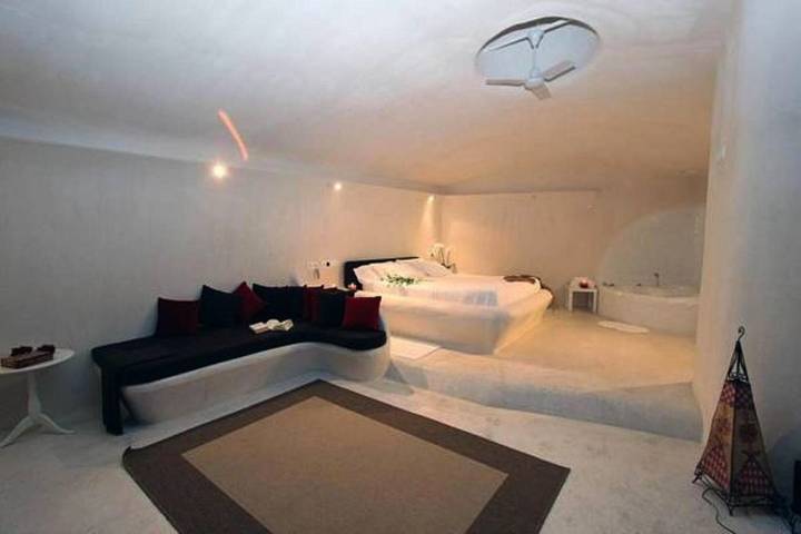 Hotel para 2 personas, con piscina y jacuzzi además de jardín y sauna en Castilla-La Mancha - 2