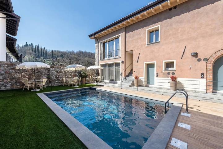 Appartamento intero, Appartamento 'Villa Fontanelle Gardapartments 2' con Piscina & Wi-Fi in Polpenazze del Garda, Prealpi Gardesane