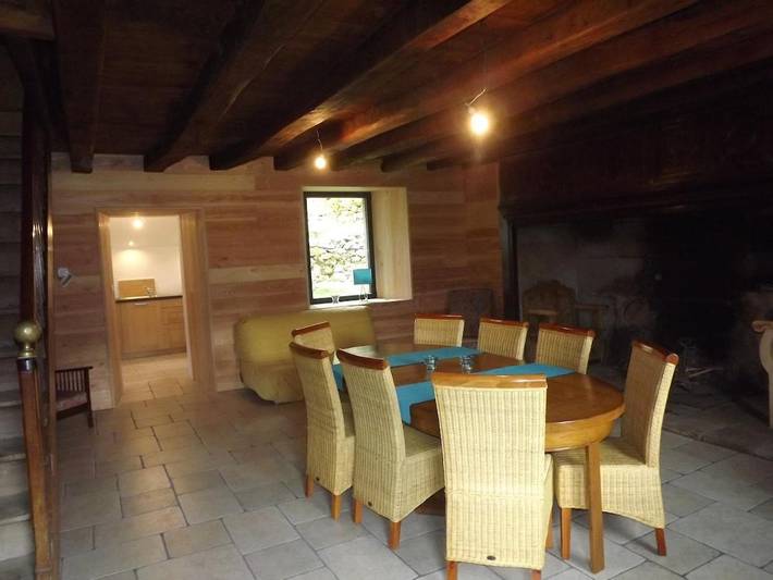 Location de vacances pour 10 personnes, avec jardin et vue à Mandailles-Saint-Julien - 4