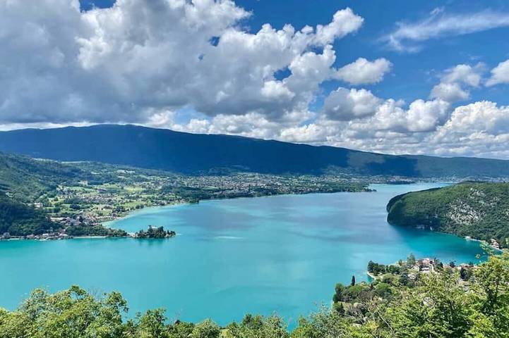 Maison de vacances pour 10 personnes, avec terrasse et jardin à Menthon-Saint-Bernard