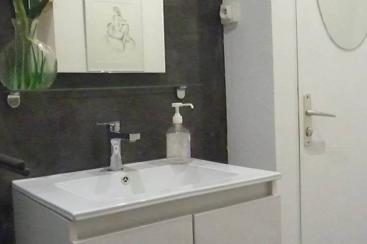 Appartement entier, Maison de charme dans village médiévale terrasse vue étang, parking privé in Miramas, Côte méditerranéenne (France)