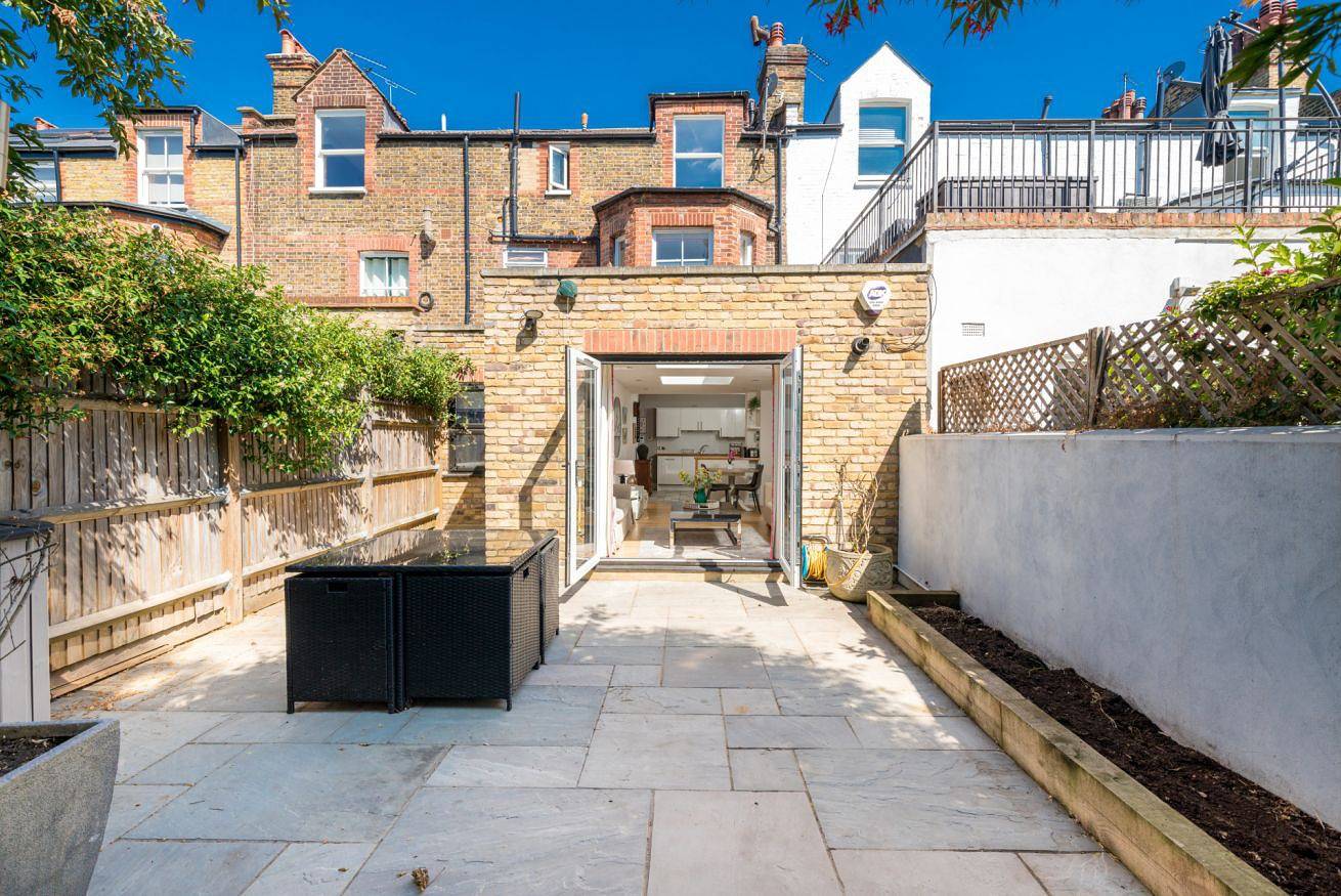 Entire apartment, Gorgeous flat with garden in Battersea in Wandsworth, London