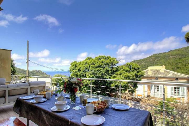 Location de vacances pour 8 personnes dans Cap Corse