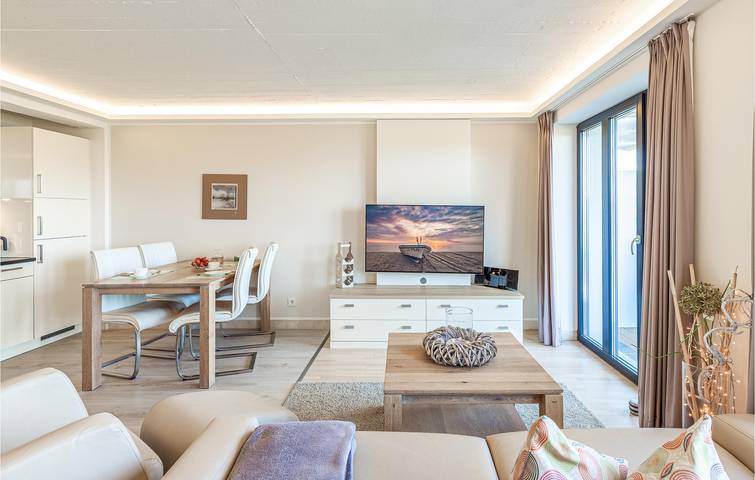 Ganze Ferienwohnung, Gemütliche Wohnung mit Terrasse, 500m zum Strand von Binz in Strand Prora, Binz