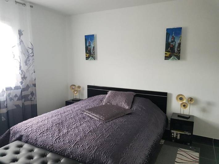 Location de vacances pour 6 personnes, avec terrasse ainsi que vue et piscine à Rigarda - 3