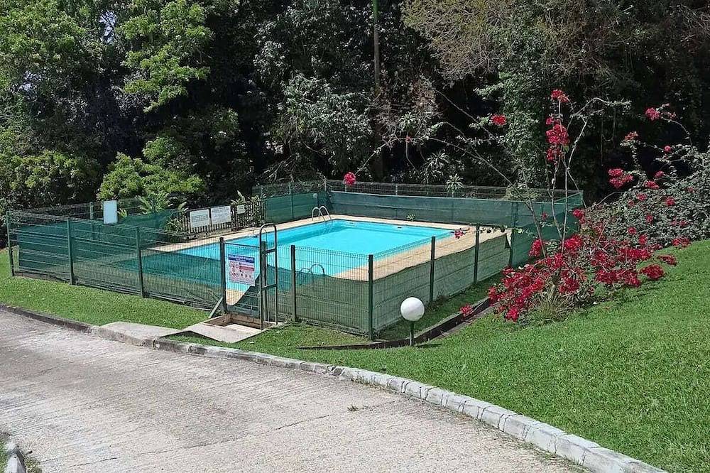 Entire apartment, Cosy apartment in a private residence with swimming pool in Martinique