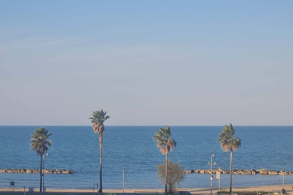 Palazzo Frac Apartment 50 meters from the sea with sea view terrace in Montesilvano Marina, Montesilvano