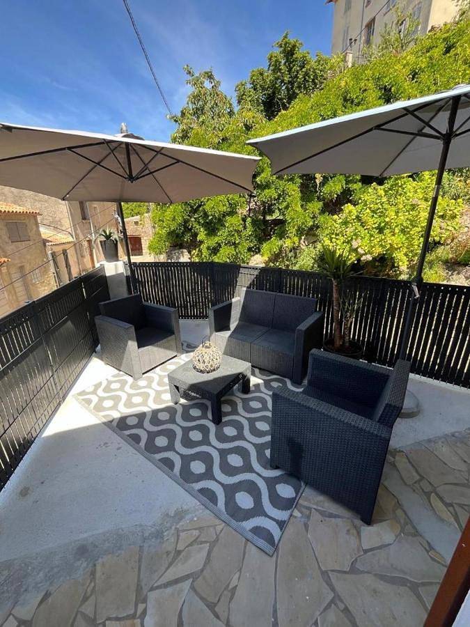 Location de vacances pour 2 personnes, avec terrasse et vue à Évisa - 2