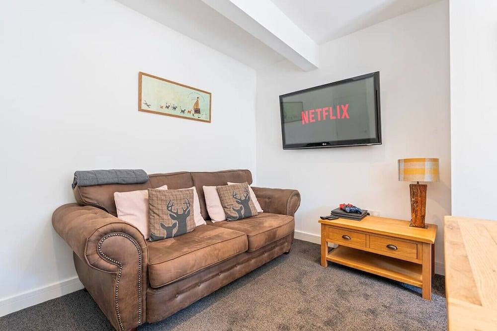 Spacious 5Br House in Staveley | Wi-fi | Sleeps 10 in Chesterfield (desambiguación), Derbyshire