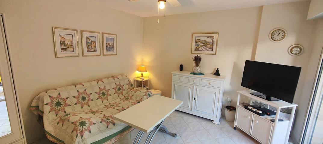 Gîte pour 4 personnes, avec jardin, adapté aux familles dans Plage du Port Fréjus - 3