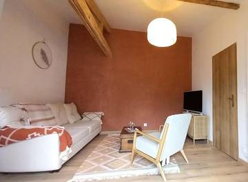 Gîte pour 4 personnes, avec terrasse et jardin à Cellettes