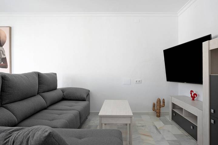 Entire apartment, Holiday Apartment 'Brisas Del Mar' with Mountain View, Open Terrace and Wi-Fi in Benalup-Casas Viejas, Costa de la Luz