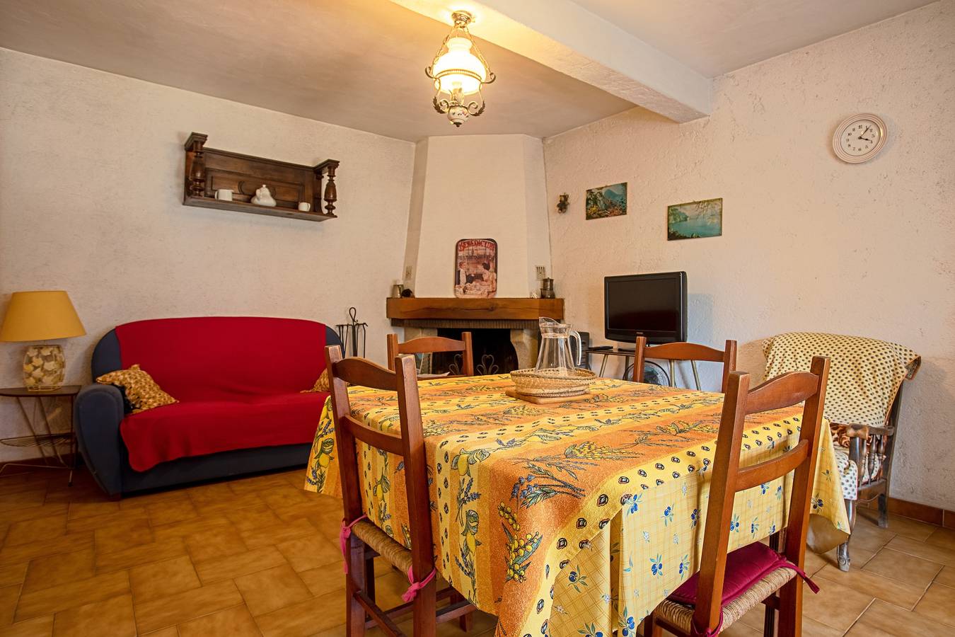 Entire apartment, Apartment 'Appartement Lei Jas' with Private Terrace, Private Garden and Wi-Fi in Sainte-Maxime, Mediterranean Coast (France)