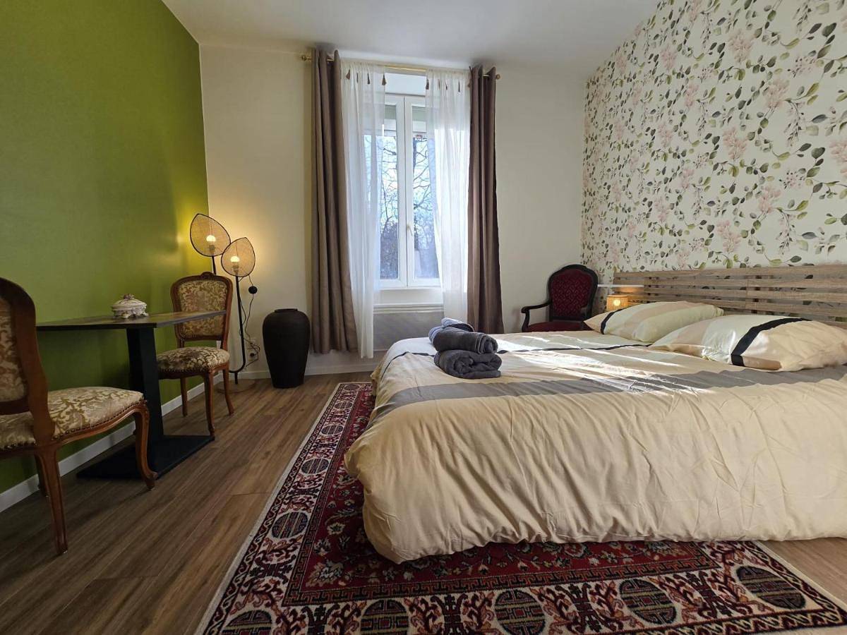 Appartement entier, Studio, avec cuisine et salle de bain face au Jardin Massey in Tarbes, Hautes-Pyrénées