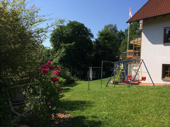 Ferienwohnung für 3 Personen, mit Terrasse und Garten sowie Sauna und Ausblick in Bad Brückenau