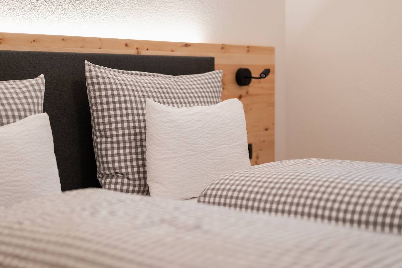 Ganze Wohnung, Ferienwohnung 'Huberhof Edelweiss' mit Bergblick, privater Terrasse und Wi-Fi in Gais, Kronplatz
