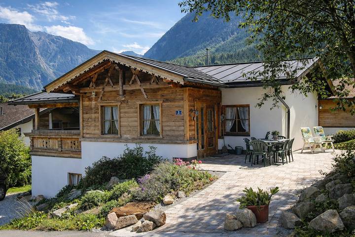Ferienwohnung für 6 Personen, mit Balkon und Terrasse sowie Garten im Ötztal