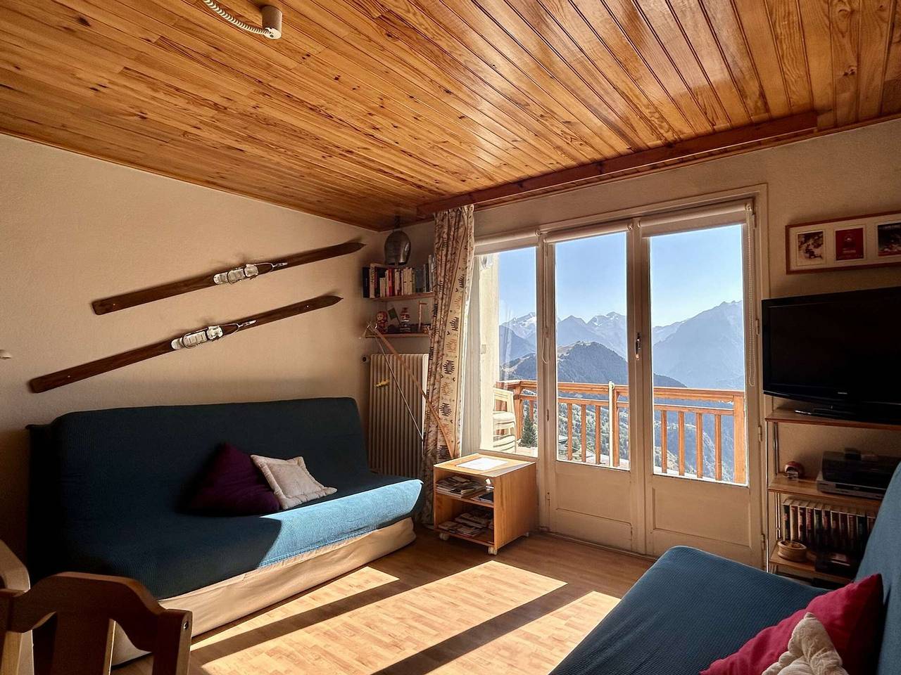 Entire apartment, Charming 2-Room Apartment for 4 near Lifts - Alpe d'Huez in Huez, Écrins National Park