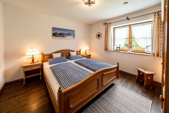 Ferienwohnung für 2 Personen, mit Terrasse und Ausblick in Wallgau - 2