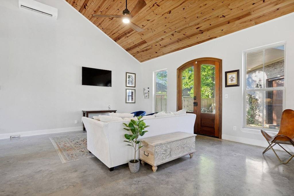 Gorgeous newer 3/2 home w/ Louisiana style & charm in Baton Rouge, East Baton Rouge Parish