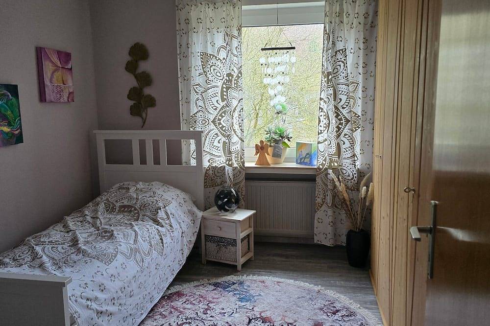 Ganze Wohnung, Ferienwohnung im Künstlerhaus mit Terrasse in Netphen, Kreis Siegen-Wittgenstein