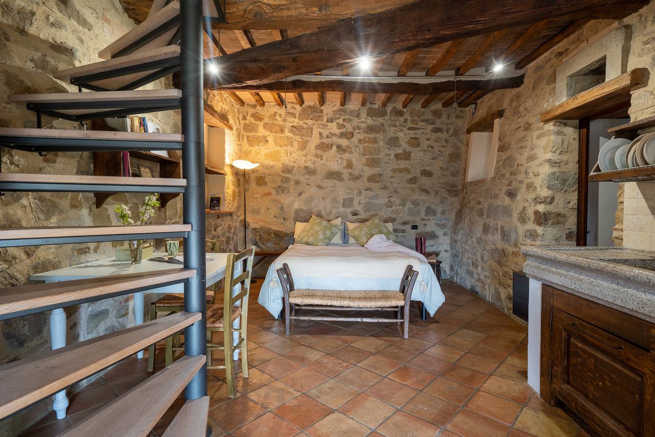 Ganzes Studio, Apartment „Camera con vista Anghiari“ mit Terrasse, Wlan und Parkplatz in Anghiari, Valtiberina