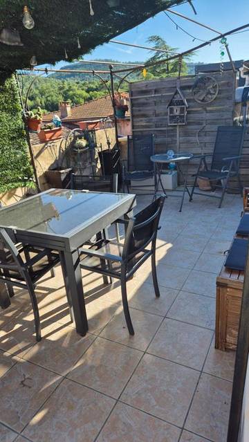 Gîte pour 4 personnes, avec vue et terrasse, adapté aux familles à Sainte-Anastasie-sur-Issole