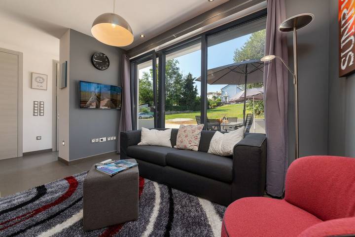Ferienhaus für 8 Personen, mit Balkon und Terrasse in Funtana