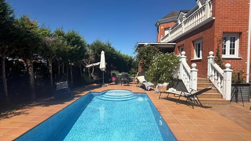 Ferienhaus für 11 Personen, mit Ausblick und Pool sowie Garten - 1