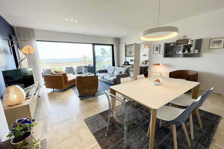 Entire apartment, Luxury T3 neuf de standing Front de mer vue 180 in Larmor-Plage, Côte des Mégalithes