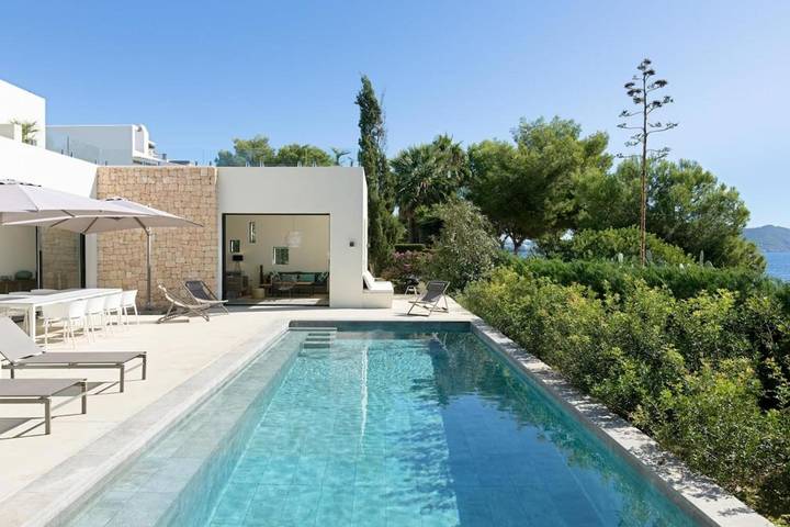 Villa pour 8 personnes, avec Balcon et Terrasse ainsi que Jacuzzi et Piscine à S'Argamassa