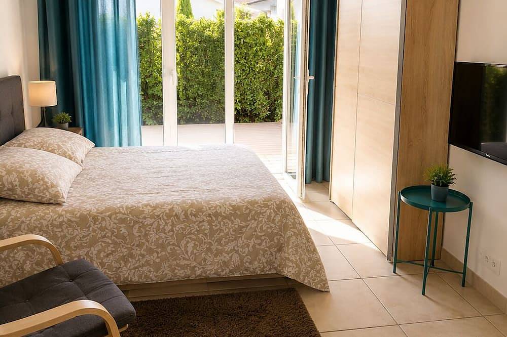Appartement entier, Studio-Terrasse - Parking gratuit in Orléans, Vallée de la Loire