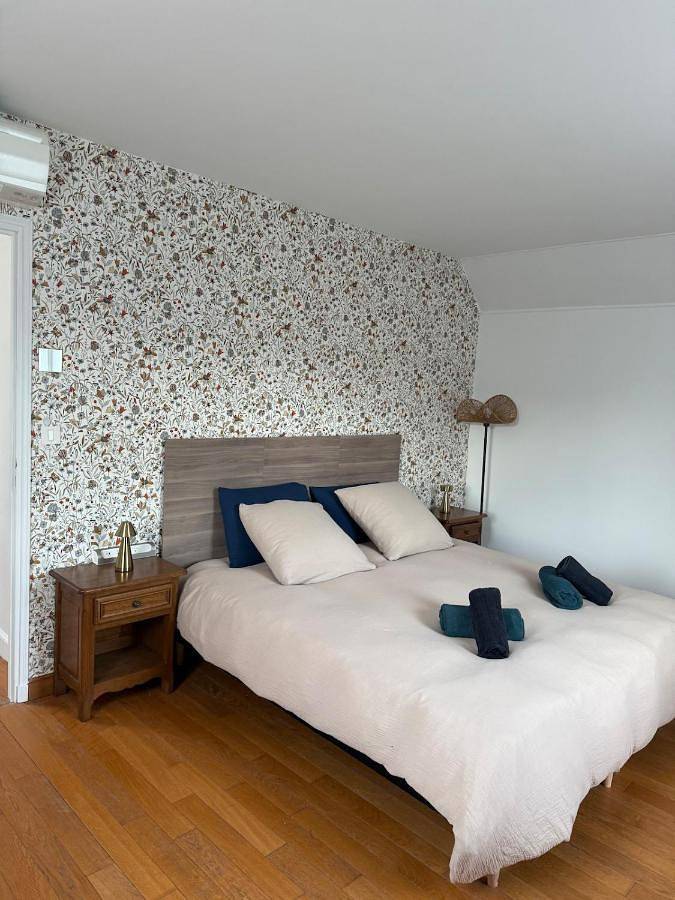 Location de vacances pour 12 personnes, avec vue et jardin dans Nanteuil-la-Forêt - 2